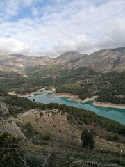 Fototapeta na wymiar The view from El Castell de Guadalest over the Spanish mountains and turquoise lakes