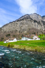 Muotathal, Dorf, Kloster, Wanderweg, Muota, Fluss, Kirche, Kapelle,  Kirchenbr&uuml;cke, Muotatal, Bergtal, Fr&uuml;hling, Schweiz