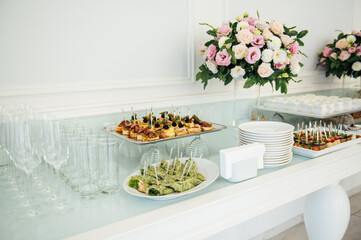 A wide variety of snacks on the table for guests. Shrimp, boiled pork, various types of meat and other products