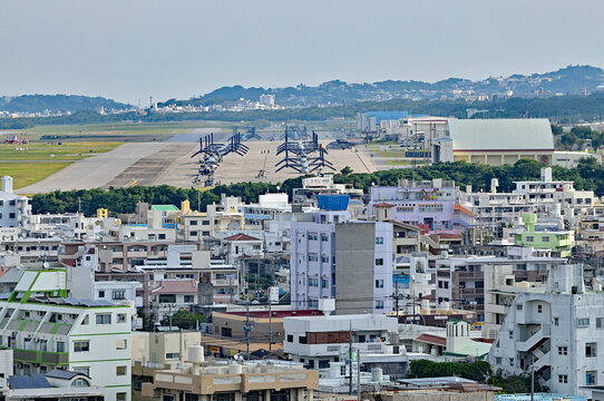 嘉数高台公園から眺める普天間基地