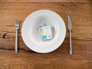 Plate with 20 Euro banknote money - tipp