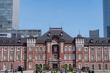 Fototapeta premium 東京都千代田区丸の内のビジネス街の都市景観