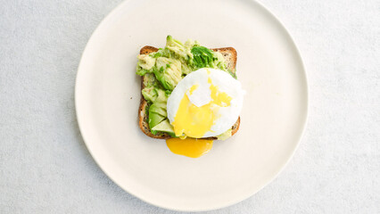 egg with avocado