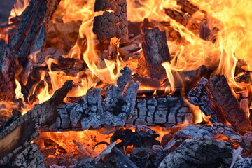 fire, flame, bonfire, campfire, heat, burning, burn, wood, hot, coal, flames, firewood, orange, camp, red, ash, camping, warm, nature, smoke, fireplace, forest, light, outdoor, black