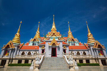 Fototapeta premium Wattangsai temple or Phra Mahathat Chedi Pakdepregrad blue sky Located on Thongchai Mountain