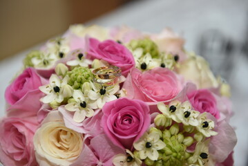 the bride's bouquet with white pink and red rose flowers
