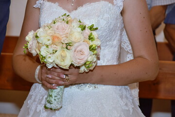 Bride with the bride's bouquet on the wedding day