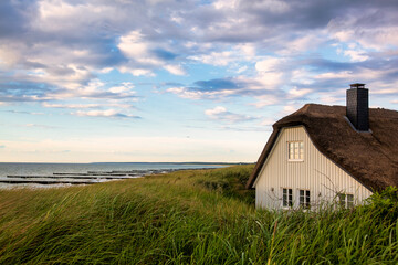 Strandhaus hinter Sandd&uuml;nen am Ostseestrand