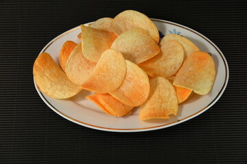 potato chips  on a plate