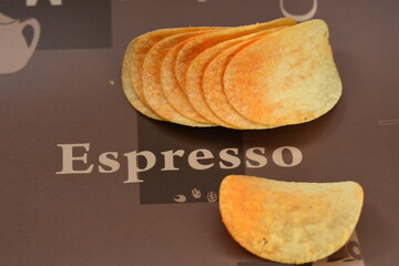 potato chips  on a plate