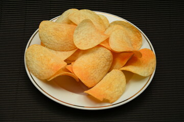 potato cips in a plate