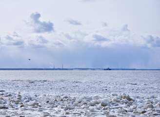 Ice at the seaside in NarvaJoesuu