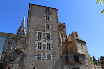 Fototapeta na wymiar Le château des ducs de Bourbon, château médiéval, vue de l'extérieur, ville de Moulins, département de l'Allier, France