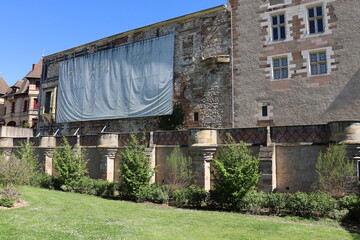 Le château des ducs de Bourbon, château médiéval, vue de l'extérieur, ville de Moulins, département de l'Allier, France