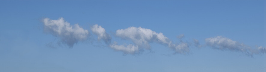 Fond panoramique ciel et un nuage