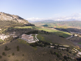 immagine aerea dell'antico tempio di Segesta, in Sicilia.