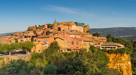 Roussillon village in Vaucluse region. One of the most impressive villages in France.  - obrazy, fototapety, plakaty