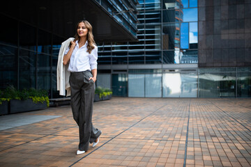 Fototapeta na wymiar Businesswoman walking in a modern city