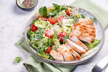 Grilled chicken breast and fresh vegetable salad of lettuce and tomato
