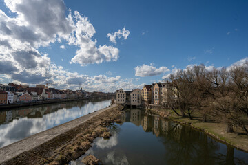 Fototapeta premium Row of houses on the branch of the Danube in Regensburg