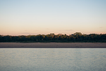 Naklejka premium Jungle landscape with river, beach and trees in Tambopata Peru