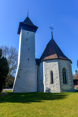 Fototapeta na wymiar Kirche Scherzligen, Sakralgebäude in Thun-Strättligen, Kanton Bern (Schweiz)