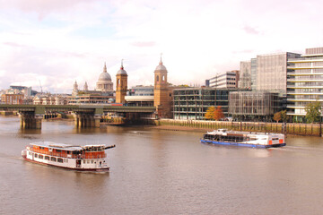 Obraz premium The Thames and st Pauls cathedral 