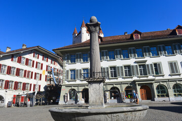 Rathausplatz in der Altstadt von Thun, Kanton Bern, Schweiz