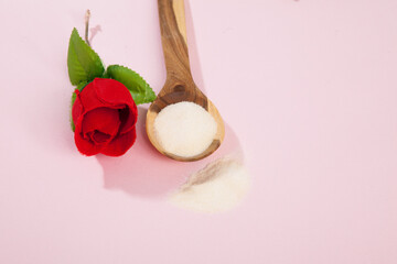 Collagen powder on pink background.