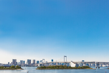 Fototapeta na wymiar (東京都ｰ都市風景)青空とレインボーブリッジ１