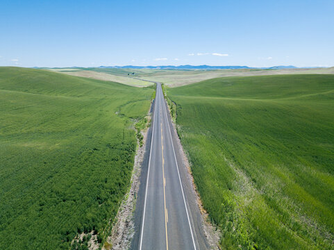 Street and countryside in Washington
