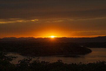 展望台から望む英虞湾の夕日