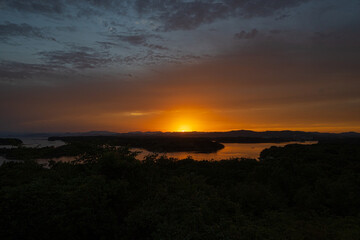 Obraz premium 展望台から望む英虞湾の夕日