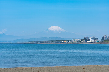 神奈川県茅ケ崎海岸から望む富士山 - obrazy, fototapety, plakaty