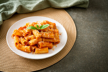 Rigatoni pasta with tomato sauce and cheese
