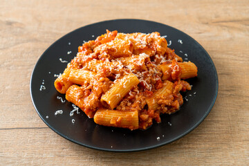 Rigatoni pasta bolognese with cheese