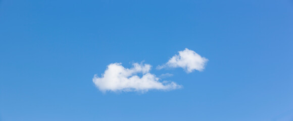 Weisse Wolke am Blauen Himmel