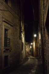Naklejka na ściany i meble Assisi, Altstadt bei Nacht
