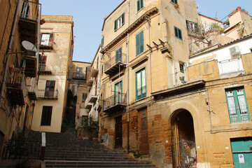Fototapeta na wymiar alley and ancient stone flat buildings in agrigento in sicily (italy)