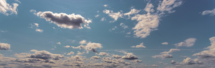 Obraz premium Background of light blue sky with white clouds at the bottom