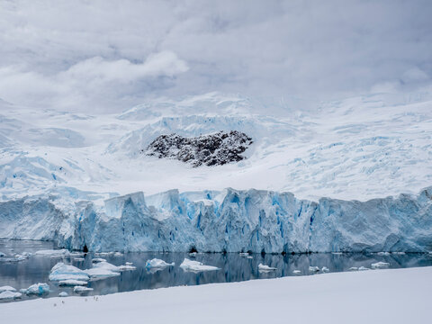 An active glacier in front of Neko Harbor