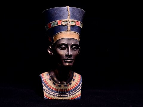 Famous Statuette Bust of Queen Nefertiti