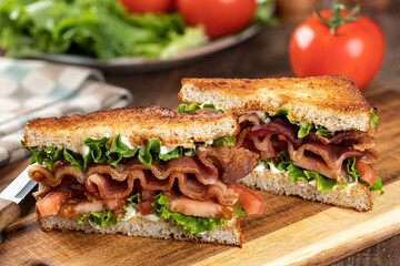 Bacon, lettuce and tomato sandwich cut in half - 501115945