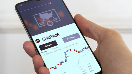 Investir dans un ETF gafam. Diversifier son investissement s'exposer à un fonds GAFAM. Acheter un fonds GAFA en bourse, géants du Web, du numérique, big five. Texte en français.