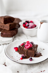 Simple brownie cake with chocolate sauce