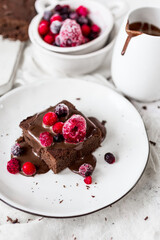 Simple brownie cake with chocolate sauce