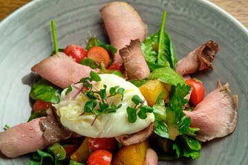 Grilled spicy lamb and salad wrapped in flatbread, with tomatoes