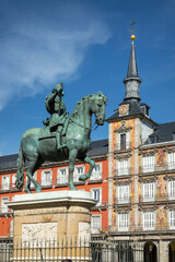Fototapeta na wymiar Equestrial statue of King Philip III on Plaza Mayor in Madrid, Spain