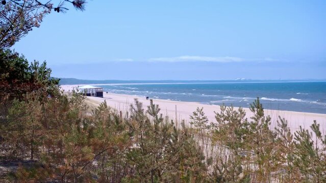 widok z wydm na morze w Międzyzdrojach