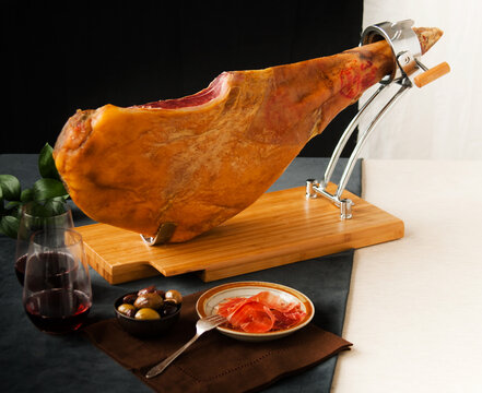 Jamon stand with serving